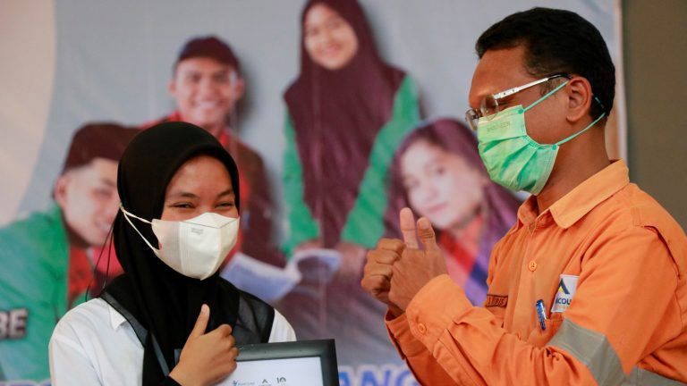 Agincourt Resources Gelontorkan Beasiswa Martabe Prestasi Rp1,87 Miliar Bagi 288 Siswa SD hingga Universitas