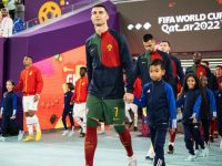 Anak Indonesia Gandeng Tangan Cristiano Ronaldo di Piala Dunia 2022