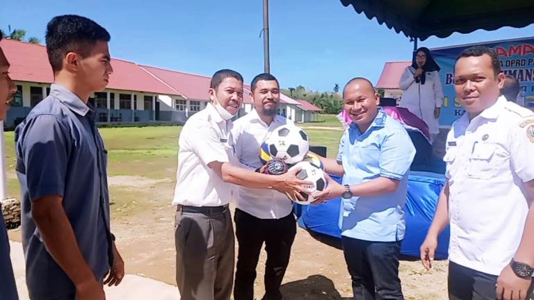 Wakil Ketua DPRD Sumut Rahmansyah Sibarani Reses Serap Aspirasi Guru dan Siswa di Tapteng