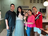 Foto Bareng Kaesang dan Erina, Kaki Nagita Slavina Bikin Gagal Fokus