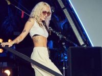 Lirik Lagu Flowers - Miley Cyrus