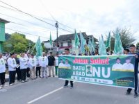 Pj Bupati Tapteng Elfin Elyas Lepas Peserta Jalan Sehat 1 Abad Nahdlatul Ulama