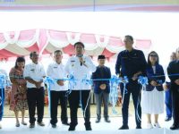 Bupati Samosir dan Wakil Ketua Komisi VI DPR RI Resmikan Pasar Onan Runggu