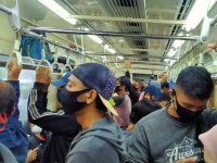 IDI Sarankan Melepas Masker Setelah Vaksin Booster, Namun Kemenkes RI Tetap Menerapkan Aturan