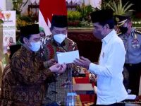 Presiden Jokowi Ajak Pejabat Negara Bayar Zakat Melalui Baznas