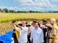 Presiden Jokowi Berfoto Bersama Menhan Prabowo dan Gubernur Ganjar saat Kunjungan ke Jawa Tengah