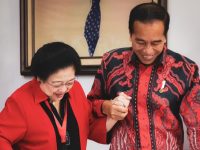 Momen Mesra Jokowi Memegang Tangan Megawati Membantah Isu Hubungan Retak