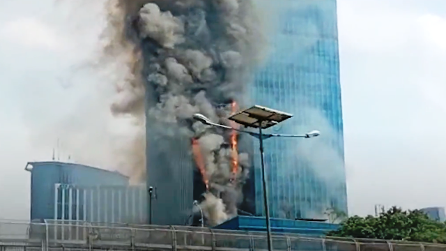 Gedung K-Link Tower di Jakarta Selatan Terbakar