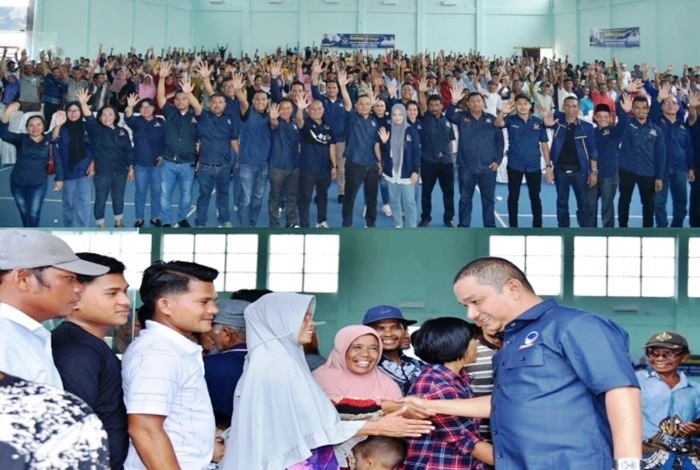 Peringati HUT Ke-12, Ketua DPP NasDem Bakhtiar Ahmad Sibarani Berikan Bantuan Kepada 2.500 Nelayan di Tapteng