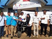 Dinas Lingkungan Hidup Tapteng Terima Becak Sampah dari PLN Nusantara Power UPDK Pandan