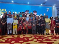 Wali Kota Sibolga Syukri Penarik Pakai Baju Adat Pesisir Hadiri Musrenbang RPJMD Sumut 2025-2029