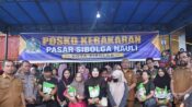 Wali Kota Berikan Bantuan Beras Kepada Pedagang Korban Kebakaran Pasar Sibolga Nauli